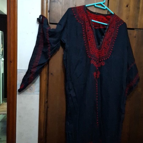 Kaftan handmade, like new, black and red, 80s Bedouin design