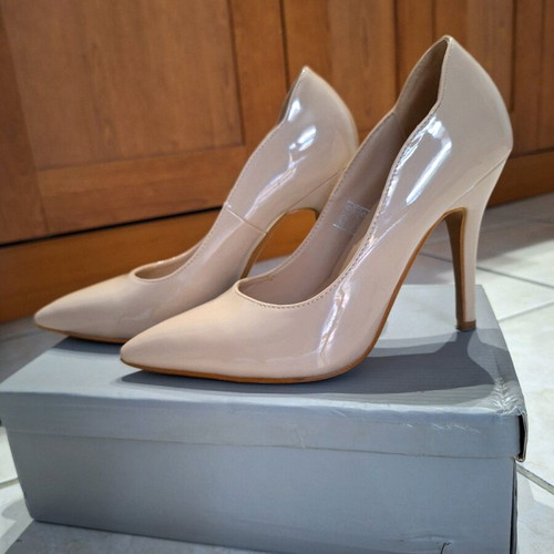 Migato nude patent leather pumps like new