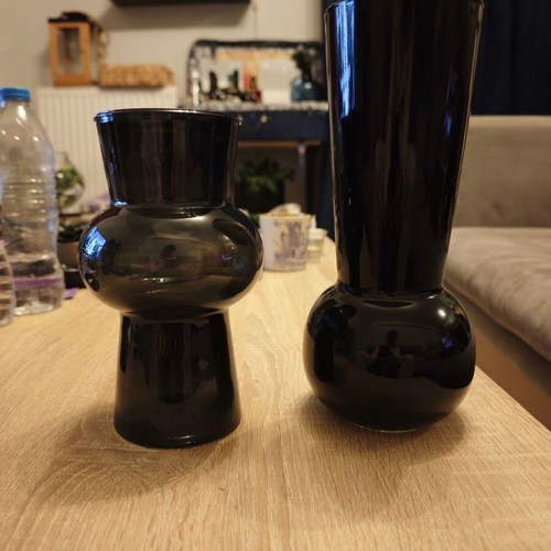 Set of two decorative vases black color like new