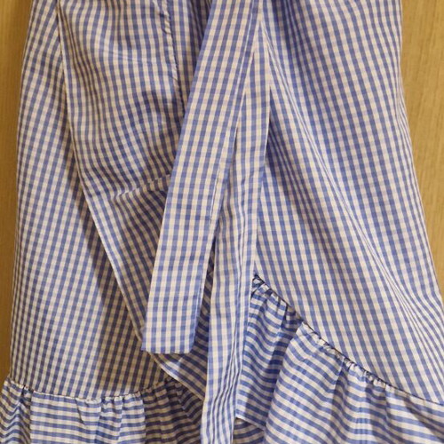 Checked dress with ruffles on shoulders and hem, elastic waist, belt