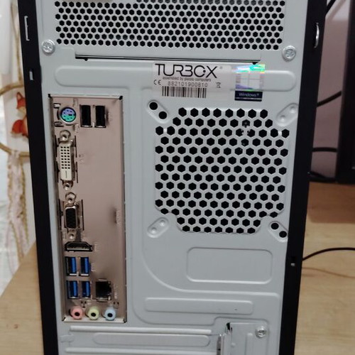Desktop PC AMD Ryzen 3 PRO 3200G with 8GB RAM and 240GB SSD, like new