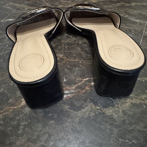 Laura Biagiotti low heel sandals size 39 black like new