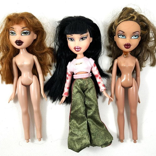Bratz dolls pack of 7 with official Bratz accessory pouch used