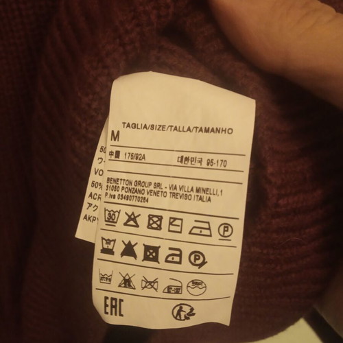 Benetton medium sweater new, dark burgundy