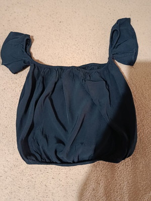 Bershka crop top μέγεθος S σαν καινούργιο, μαύρο