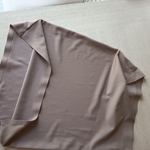 Sculpting silhouette skirt new, size L fits M, beige