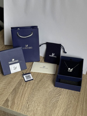 Swarovski Μαύρο και Λευκό Κολιέ Κύκνος Νέο