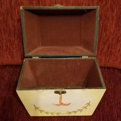 Small chest used with dimensions 21cm x 14cm x 17cm