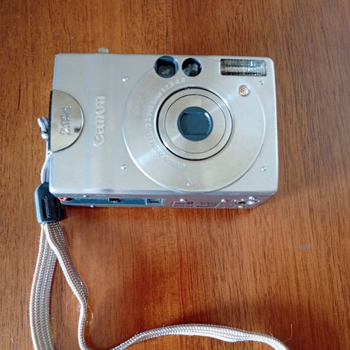 Canon PC 1012 3.1 MP camera used with NB 1L battery, unknown functionality