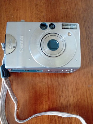 Canon PC 1012 3.1 MP camera used with NB 1L battery, unknown functionality