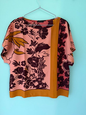 Sisley satin floral blouse like new, boxy fit, size S