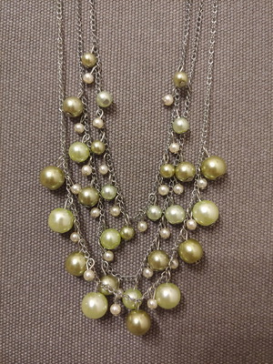 Necklace with chain and pearls like new, beige and green shades