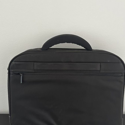 Laptop bag with shoulder strap like new, black