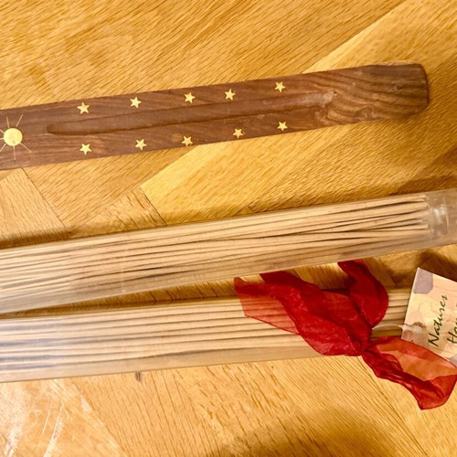 Reed diffuser Apple Spice aromatic sticks set and wooden incense holder like new