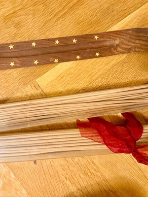 Reed diffuser Apple Spice aromatic sticks set and wooden incense holder like new