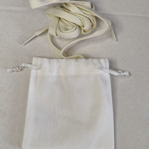 Dior beige shoelaces with dustbag 11 x 10.5 cm