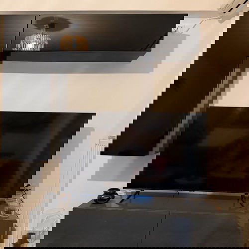 Έπιπλο τηλεόρασης τριπλό Minalode μεταχειρισμένο