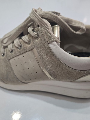 Geox women's leather sneakers size 38 used, beige suede metallic