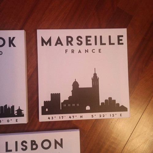 Set of 3 art prints used, size 30 x 30