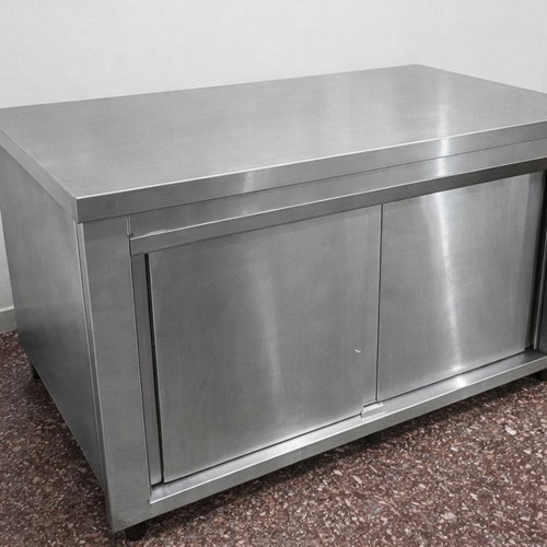 Professional catering equipment like new, workbench, shelves, cabinet, sink