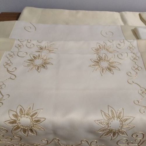 Table linen set of 7 pieces new