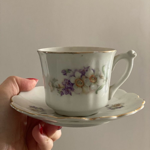 Vintage cup set used, 4 pieces with gold details