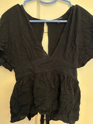 American Eagle black blouse with open back like new, size XS