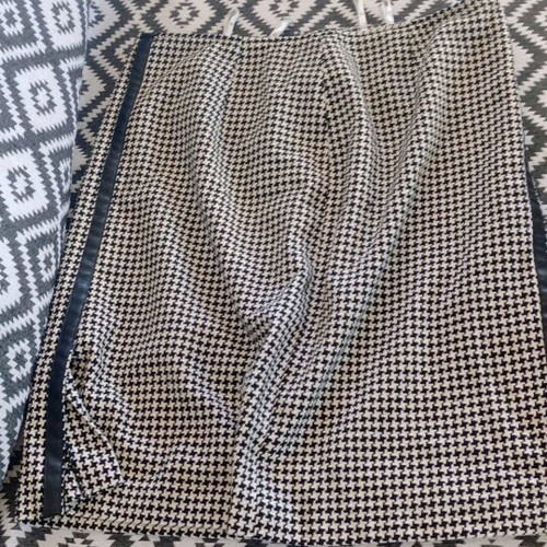 Knitted skirt like new, black and white, size XXL 44 16