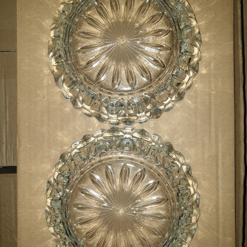 Vintage glass ashtrays set of 2, heavy embossed 14cm, like new