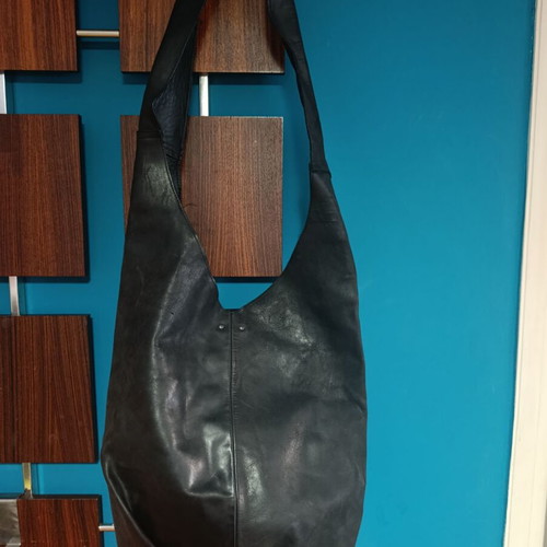 Vintage leather shoulder bag like new, black