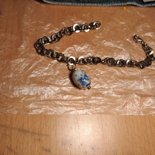 Chain bracelet metal with white-blue bead