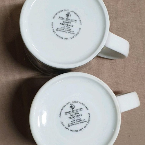 Royal Doulton mugs like new, set of 2, black and beige