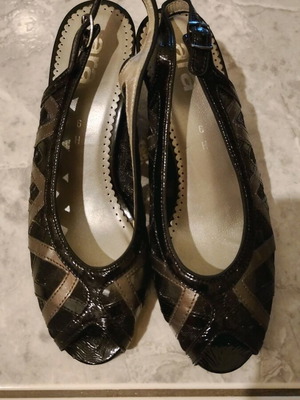 Ara women's patent sandals new, size 37, 6.5 cm heel