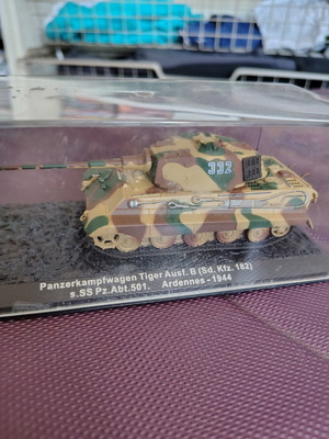 Tiger II (King Tiger) Ausf. B 1:72 Die-Cast Tank used with Display Case
