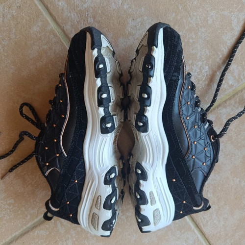 Skechers athletic shoes size 36 used, black with white sole and gold details