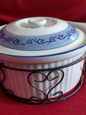 Round ceramic cookware with lid and metal base new