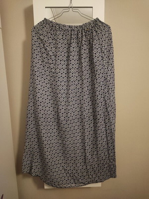 Toi&Moi maxi skirt new, medium size, navy blue and white