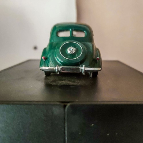 Αυτοκίνητο Diecast BMW 335 πράσινο σε κλίμακα 1:43 σαν καινούργιο, συλλεκτικό