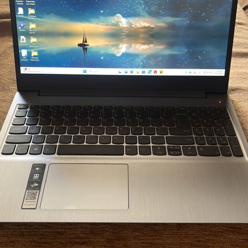 Lenovo IdeaPad 3 15IIL Laptop 15.6” 256GB like new, Platinium Gray