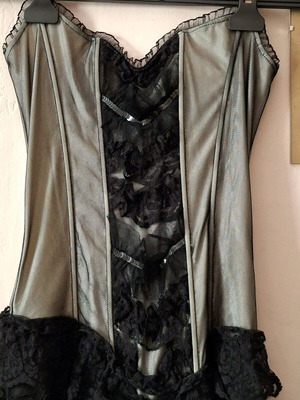 Gothic dress small size like new, lace and tulle skirt