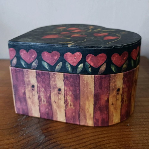 Lang Candles heart-shaped box set with scented candles new