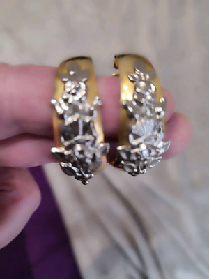 Vintage woman's earrings like new, gold and silver