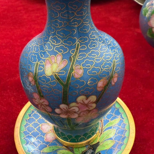Cloisonné set like new, three vases with plate