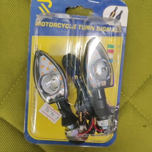 Universal motorcycle turn signal set new