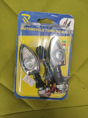 Universal motorcycle turn signal set new