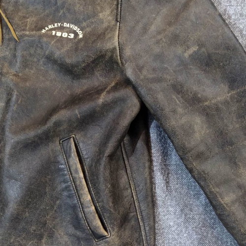 Harley Davidson leather moto jacket slim fit like new