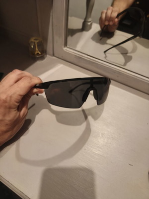 Arnette γυαλιά ηλίου σαν καινούργια, μαύρα polarized