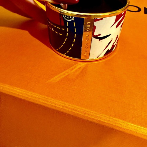 Legend Vogue bracelet gold plated like new, multicolor