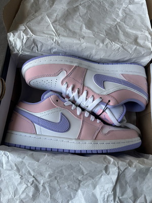 Nike Air Jordan 1 Low SE Arctic Punch Purple Pulse brand new