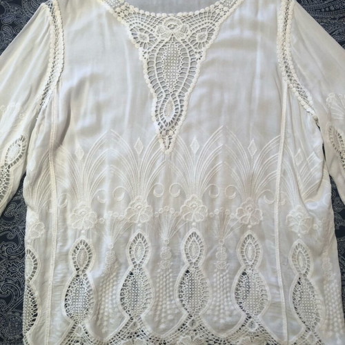 Women's white blouse with embroidery and lace size L like new